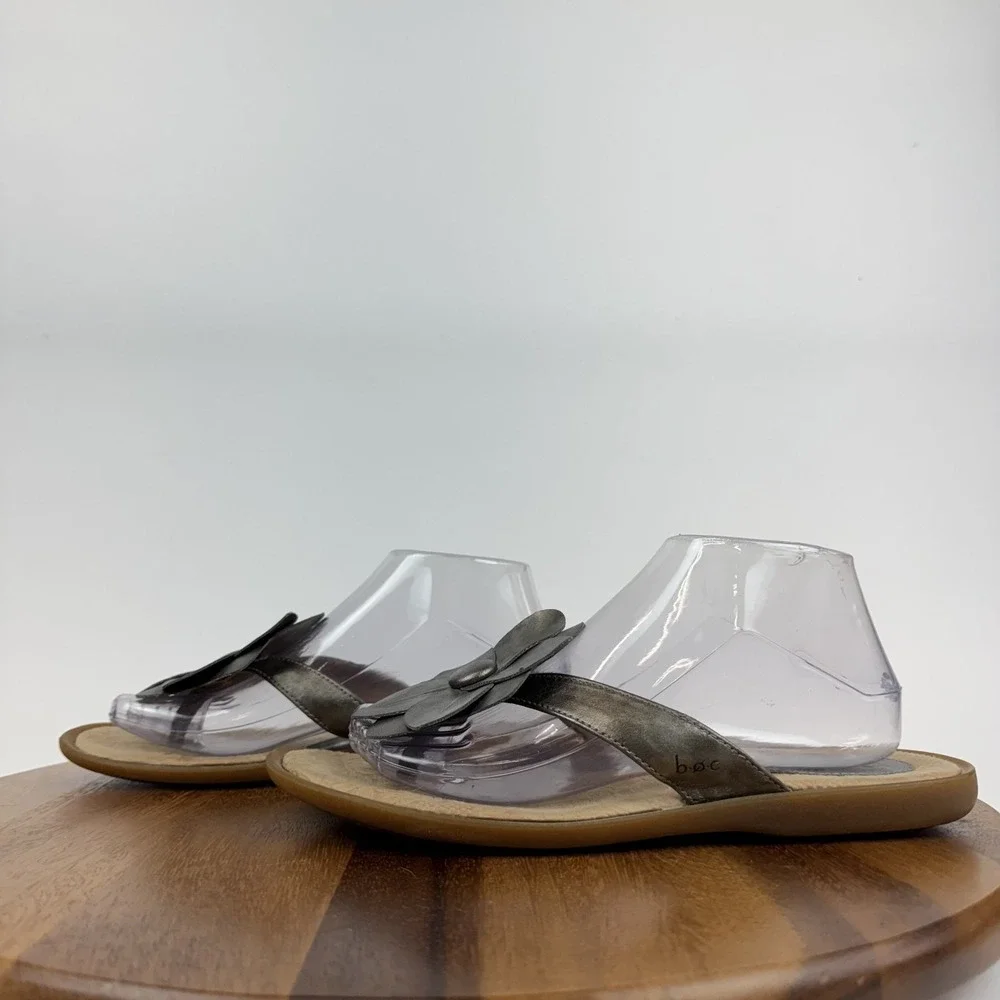 Womens BOC Metallic Gray Leather Flower Thong Casual Flip Flops Sandals Size 9 M